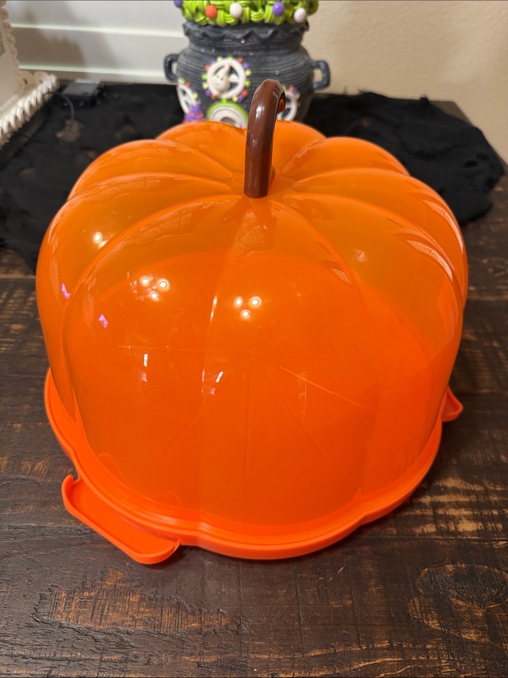 Pumpkin-Shaped Party Cake Carrier - Orange w/ Brown Stem